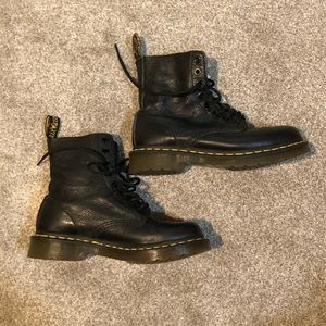 Doc Martens 1460 WOMEN'S SMOOTH LEATHER LACE UP BOOTS